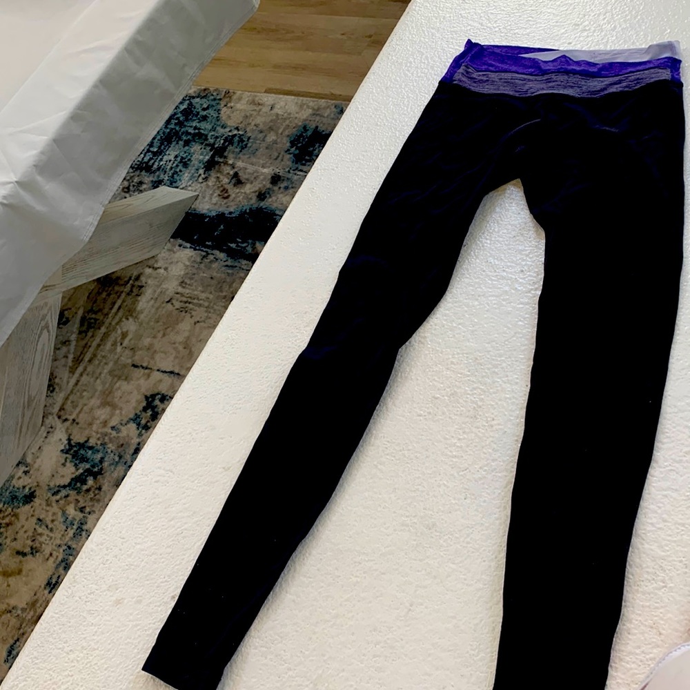 Lululemon Size 4 Gray Legging with Purple/Gray Waistband